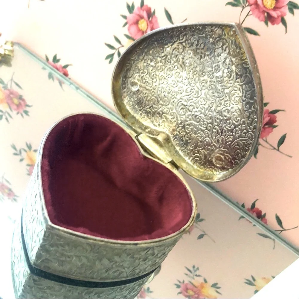 ❤️Vintage Silver Plated hinged Heart Trinket Box❤️